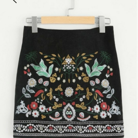 New Floral Embroidered Skirt - Picture 3 of 4